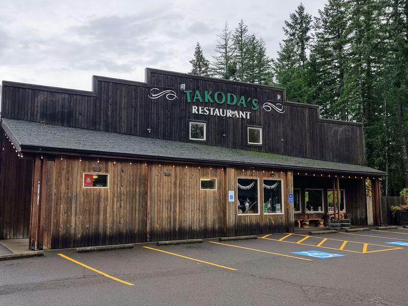 A Perfect Stop Near Sahalie Falls and Covered Bridges