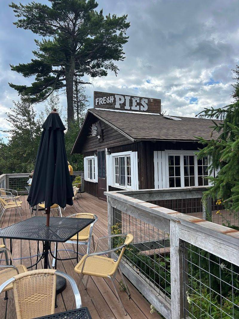 Outdoor Seating With That Classic North Shore Feel