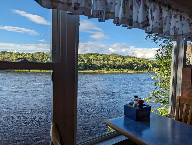 The Atmosphere That Keeps You Seated Longer