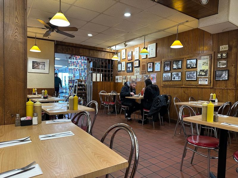 The Atmosphere Inside Cecil's