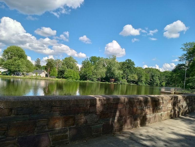 Peddie Lake: Eighteen Acres of Pure Calm in the Middle of Town