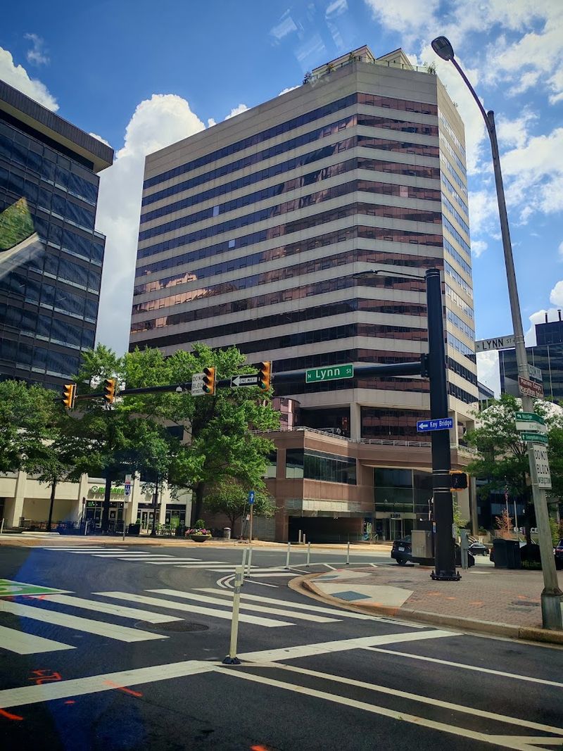 The Rosslyn Neighborhood Setting That Surrounds It