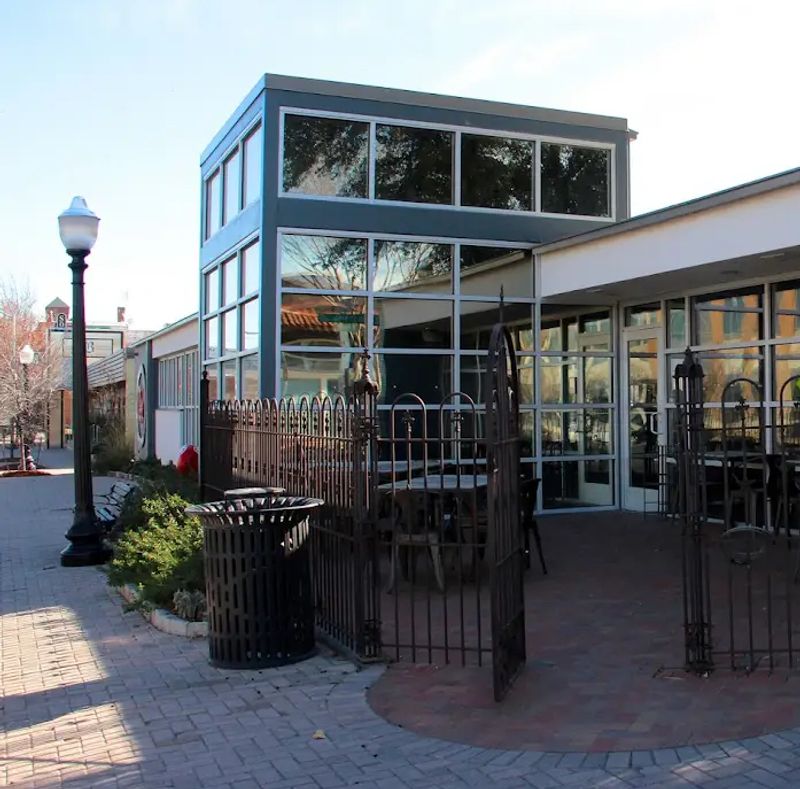 Service and the Feel of a Well-Run Restaurant