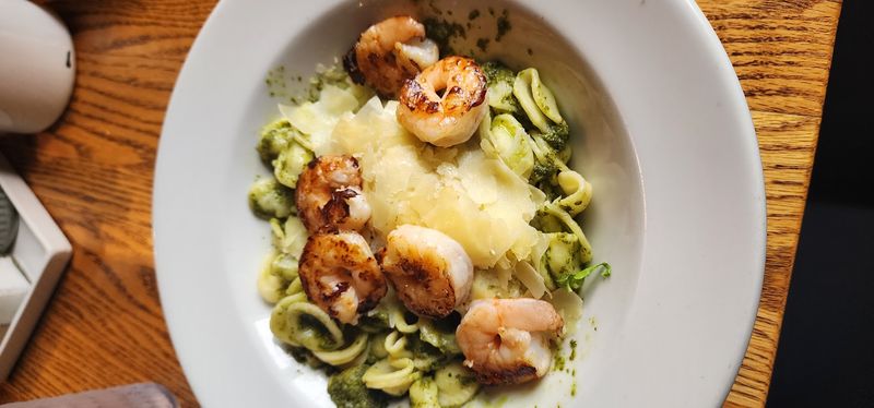 Lunch With a Laid-Back Local Energy