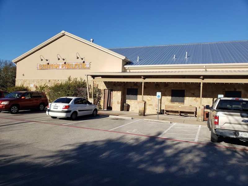 The Hours and Why Lunchtime Is Underrated Here