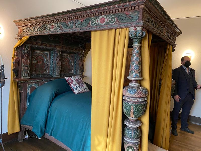 Self-Guided and Private Tour Options