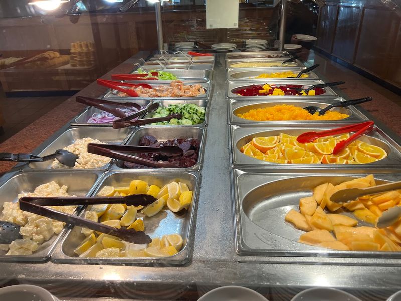 What The Buffet Spread Actually Looks Like