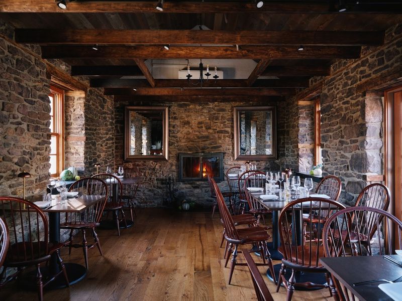 A Fireplace Atmosphere That Belongs in a Storybook