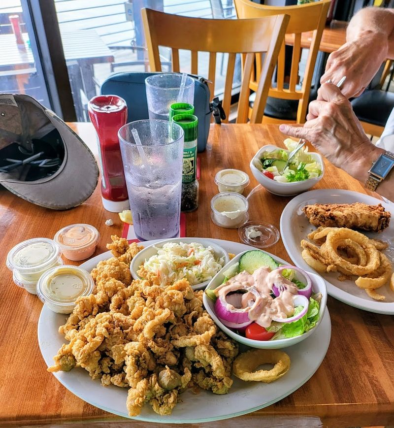 Why Local Praise Means More Than Online Ratings