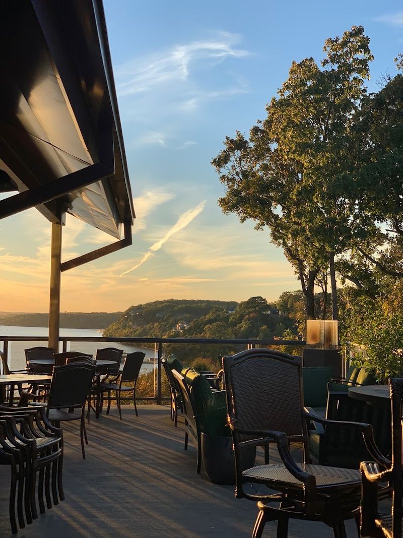 A Dining Deck That Sits Right on the Water