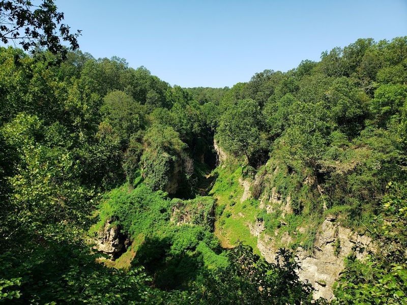 Hiking the Red Trail Along the Rim