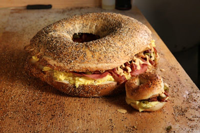 The Legendary Jumbo'Bagel That Weighs 30 Pounds