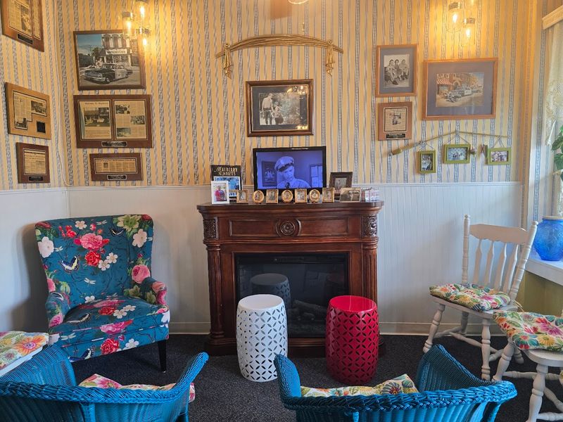 A Nostalgic Atmosphere That Feels Genuinely Lived In