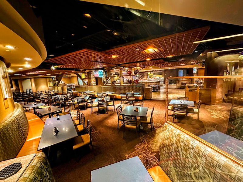 The Atmosphere That Sets the Tone Before You Even Grab a Plate