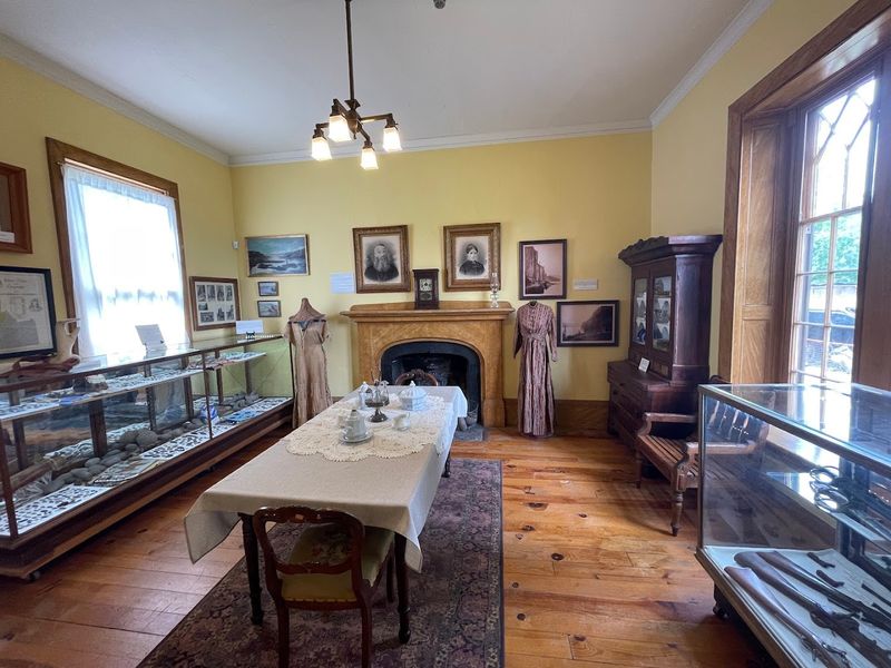 Knowledgeable Docents Who Make History Come Alive