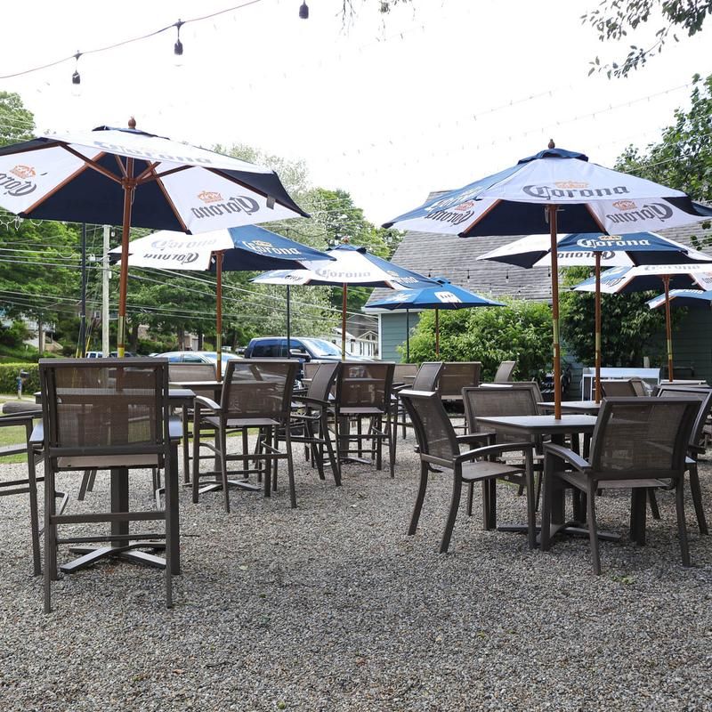 Catering and Events With a Lakeside Backdrop