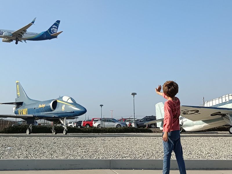 A Los Angeles Meal With Constant Motion