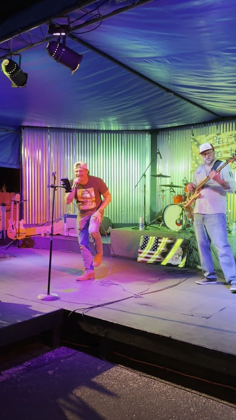 Trivia Nights and Karaoke That Fill the Room