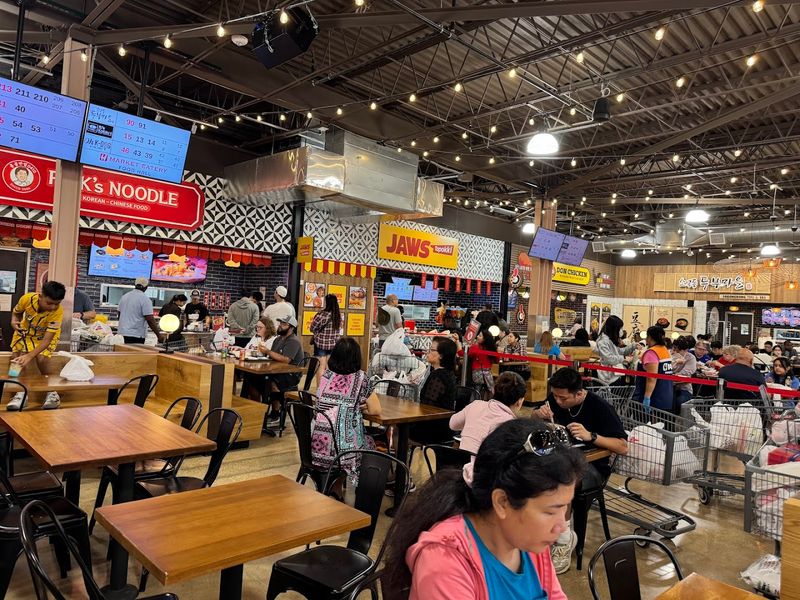 The Food Court That Earns Its Own Reputation