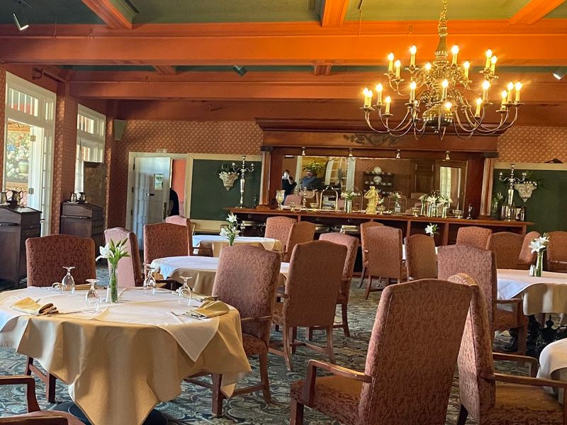 The Atmosphere Inside the Dining Room