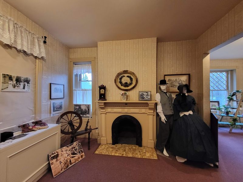 Guided Tours That Bring the Walls to Life