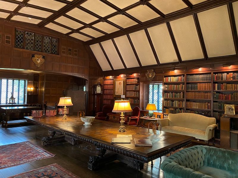 Inside the Manor: Rooms Full of 16th-Century Treasures
