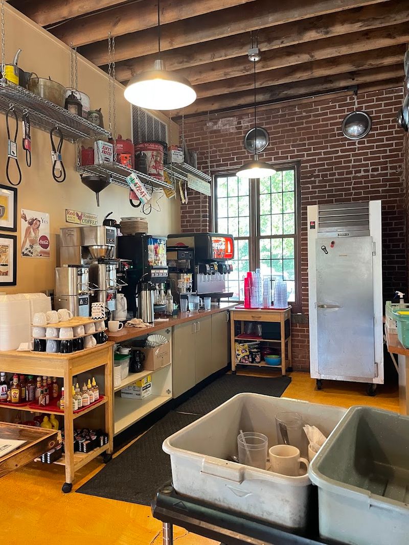 Cool Interior Decor And A Warm Rustic Atmosphere