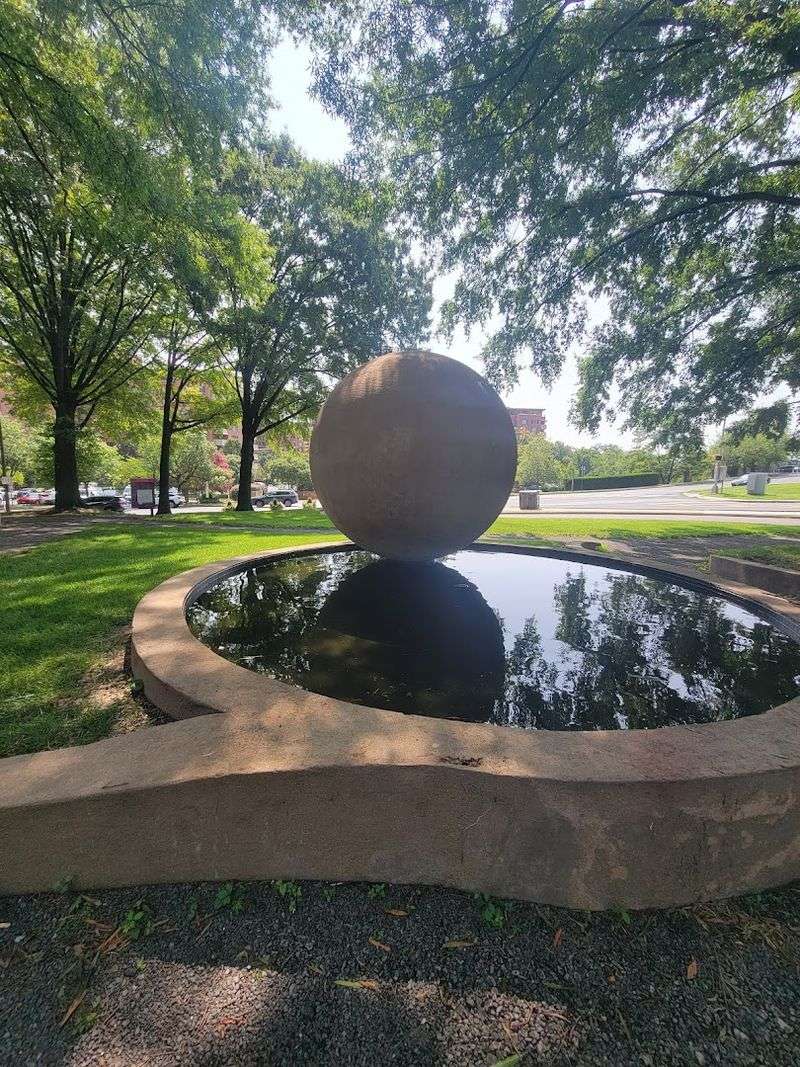 The Pools and Water Features That Calm the Chaos