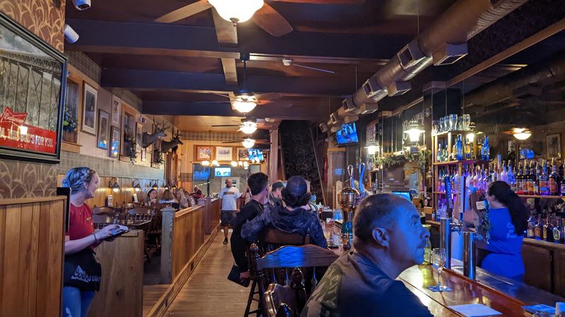 Beander's Restaurant: Where Comfort Food Earns Its Reputation