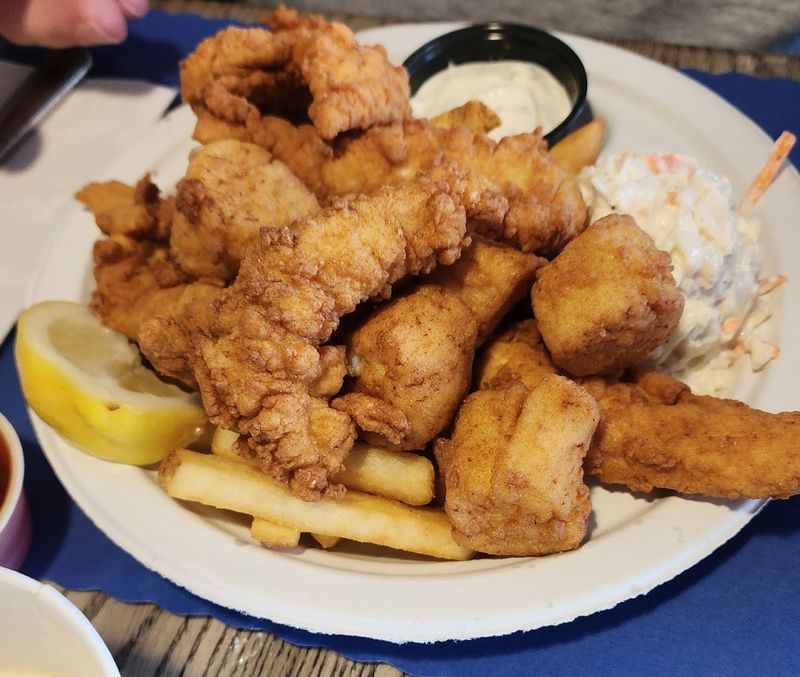 Fried Seafood So Crispy It Deserves Its Own Fan Club