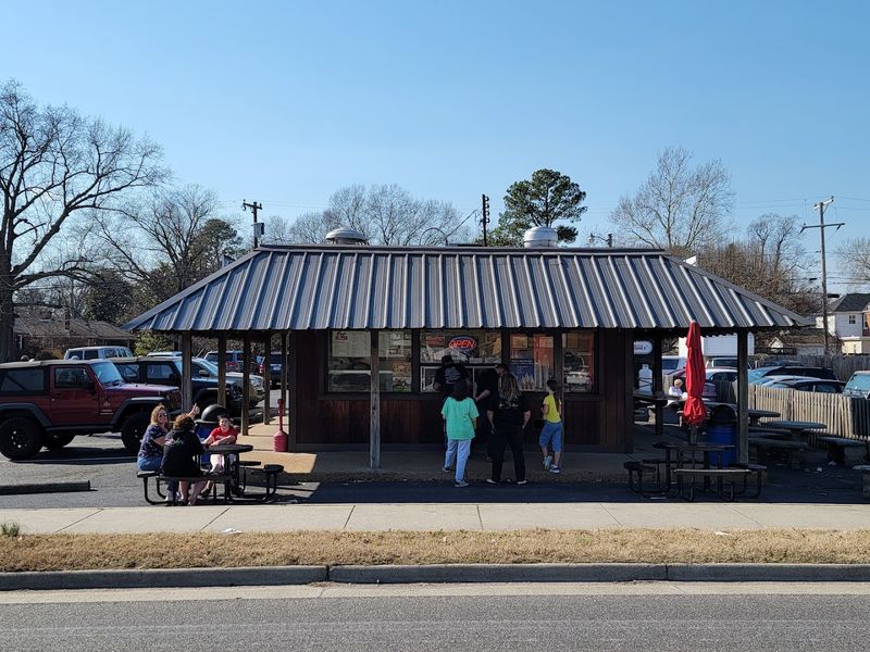Outdoor Seating With a Side of Good Vibes
