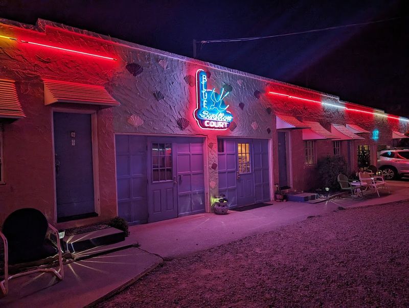 A Motel That Respects The Present Too