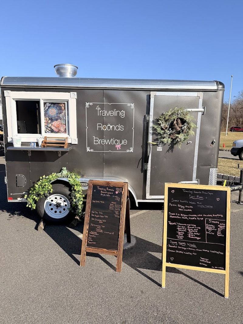 The Food Trucks That Show Up on Weekends and Steal the Show