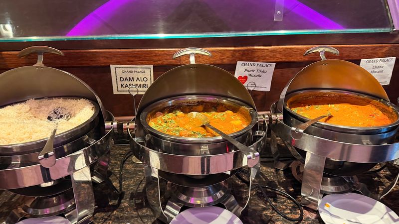 The All-Vegetarian Buffet That Somehow Wins Over Meat-Eaters