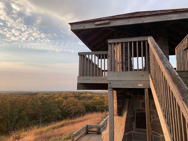 Mount Tom: The Ancient Lookout That Steals Your Breath