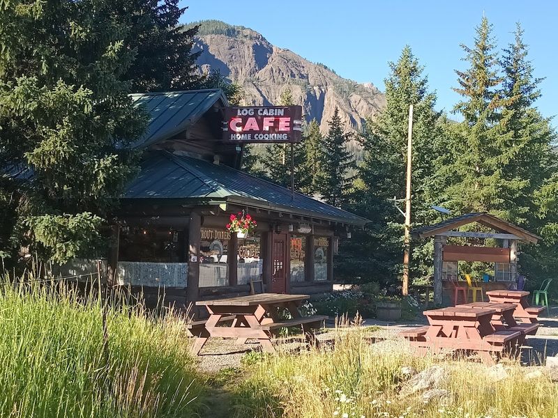 The Scenery Makes Breakfast More Memorable