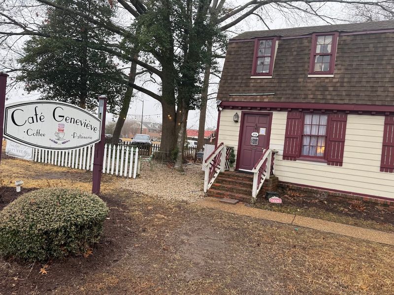 A Historic Cottage That Steals the Show Before You Even Order