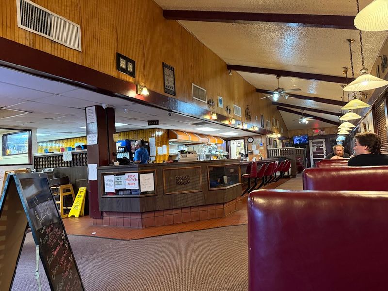 The Old-School Diner Atmosphere That Pulls You Right In