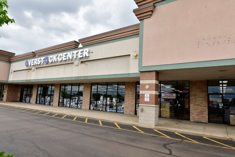 A Bridgeview Bin Store With A Changing Price Model