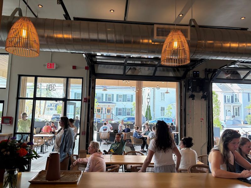 A 1952 Getty Station Turned Bagel Haven