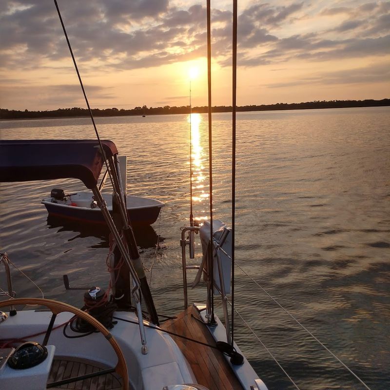 Bayshore Sunsets That Stop You Mid-Bite