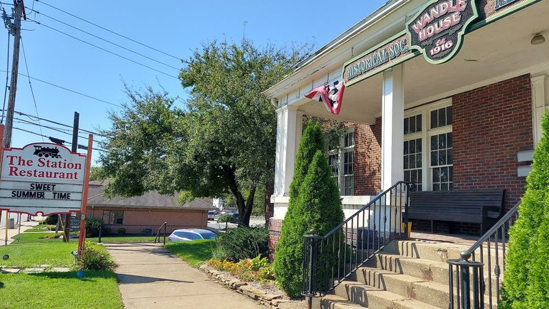 A 1916 Railroad YMCA Turned Diner