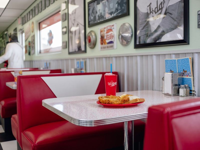 The Retro Atmosphere That Sets the Tone