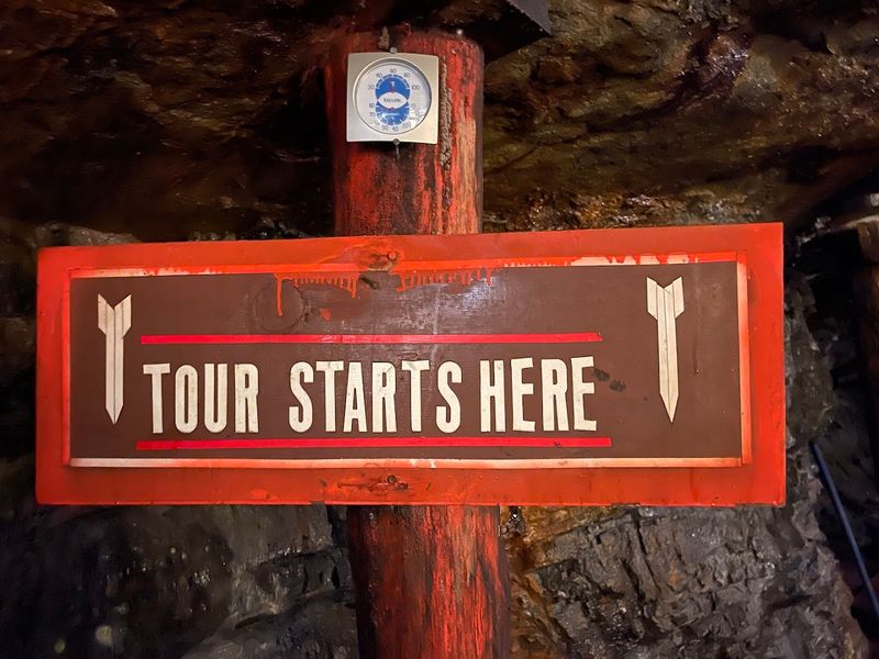 The Descent Underground Sets The Tone Fast