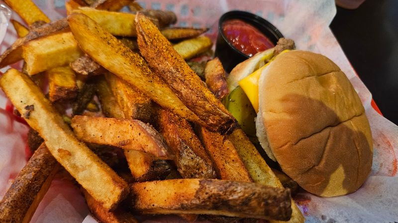 Dyer’s Turns A Cheeseburger Into A Memphis Ritual