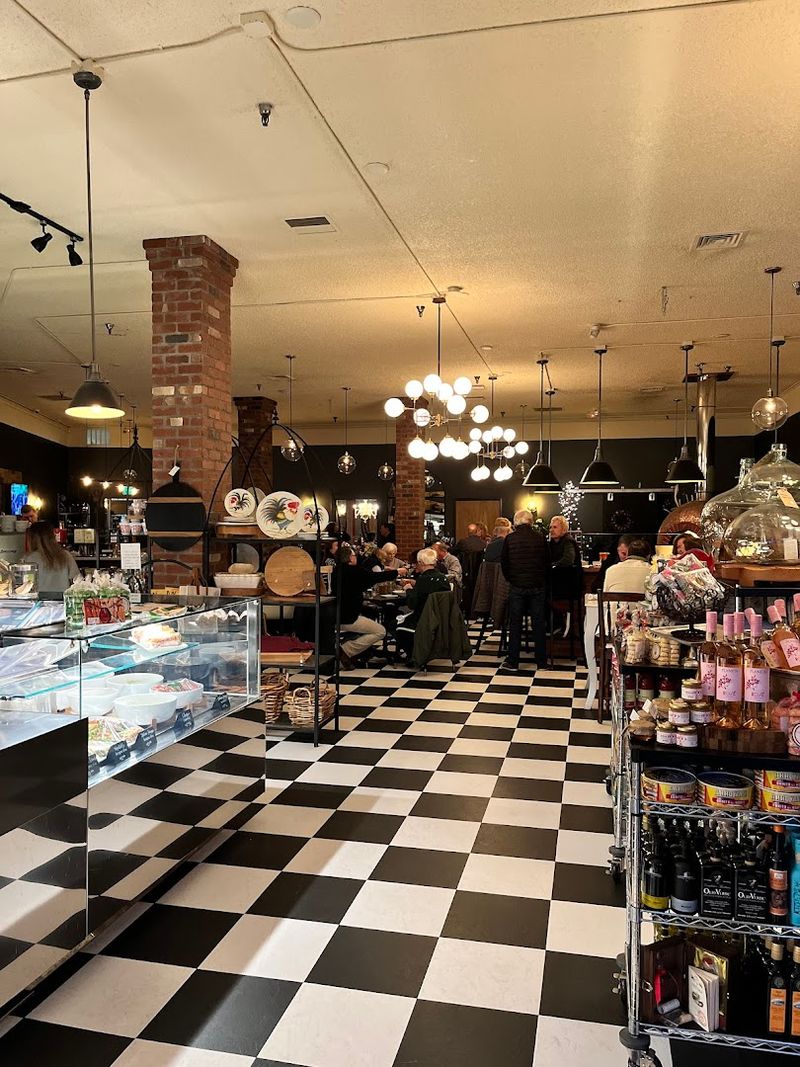 A Market That Greets You Like an Old Friend