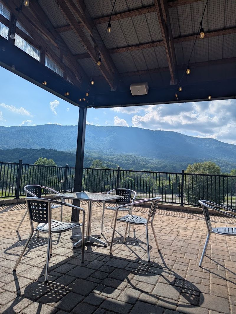 A Mountain Setting That Sets the Scene