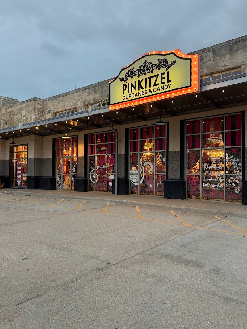A Storefront Worth Crossing the Street For