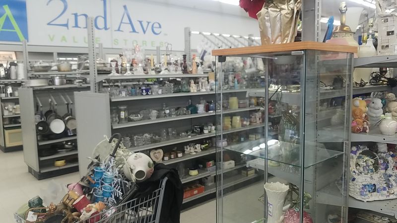 2nd Ave Thrift Store, Essex 