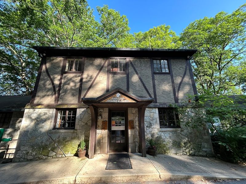 Access Clean Facilities And Helpful Staff For A Comfortable Visit